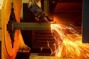 Automatic laser cutting of metal profile