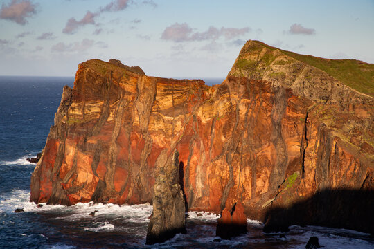 Fototapeta dramatic coastline with rocks of Madeira, Portugal