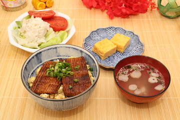 ウナギの蒲焼丼風