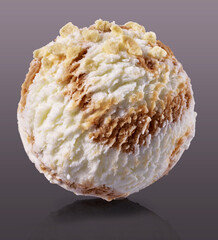 Vanille Eiskugel mit Karamell durchzogen und weisser Schokolade, Eiskugel, Eiscreme, Eisdiele, 