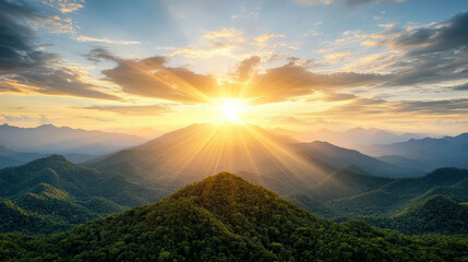 Obraz premium Breathtaking sunset over lush mountains, with rays of sunlight illuminating sky