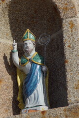 Statue de saint Gaud &agrave; la fontaine Saint-Gaud de Saint-Pair-sur-Mer, France, Manche.