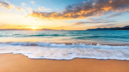 Obraz premium Breathtaking sunset over the serene ocean waves