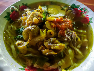 Soto Lamongan is a typical chicken soto from Lamongan, East Java. Known as one of the most savory soto because it has the characteristic of sprinkling shrimp koya which is not found in other soto.