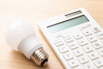 LED電球と電卓