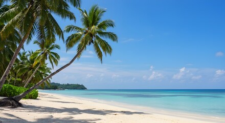 Hermosa playa con palmeras y mar turquesa en la isla de Jamaica.