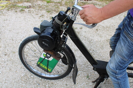 Solex, cyclomoteur ancien vintage de marque, v&eacute;lo solex fran&ccedil;ais, vieux scooter