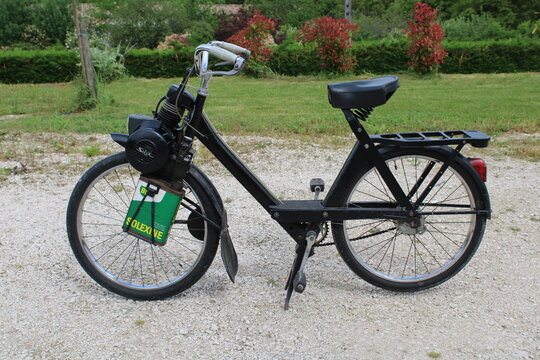 Solex, cyclomoteur ancien vintage de marque, v&eacute;lo solex fran&ccedil;ais, vieux scooter