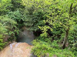 Cascade dans le village de Moustiers-Saint-Marie