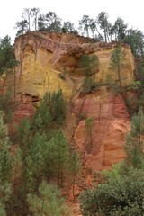 Sentier des Ocres près du village de Roussillon, en Provence
