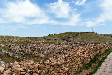 Panoramic View of Gobekle tepe Rocky Plateau Under a Clear Blue Sky.. © Projecturk