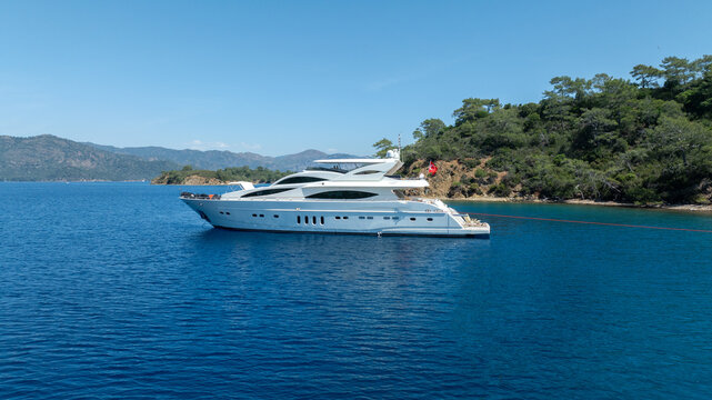 Elegant Luxury White Yacht Cruising in Crystal Clear Waters

