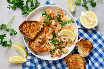 Lemon garlic butter srimp in a white frying pan.top view