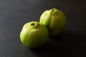 A view of some quince fruit.