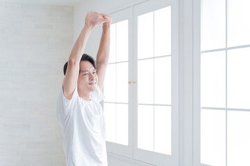 Fototapeta premium ストレッチするミドル男性