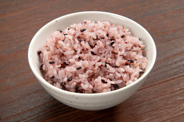 雑穀米の炊き立て赤米ご飯