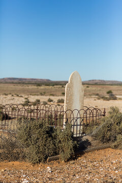 Lonely grave in the outback