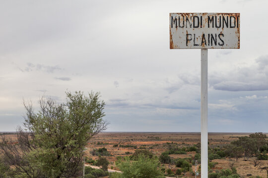Horizon line over Mundi Mundi Plains