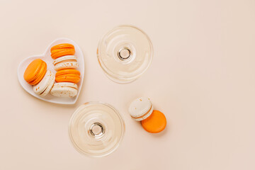 Pairing of champagne and delicate macaroons