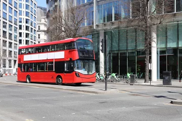 Selbstklebende Fototapeten Londoner Roter Bus red bus in london  © fan