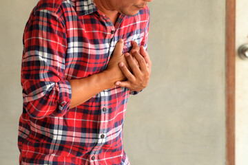 A middle-aged man felt severe chest pain. heart attack caused by stress, heart disease, Human pain