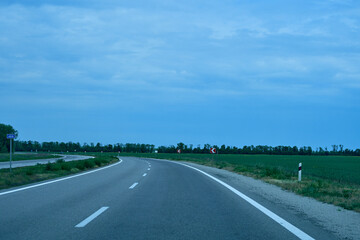 highway making left turn to horizon