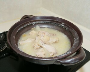 手羽元とネギの煮込み