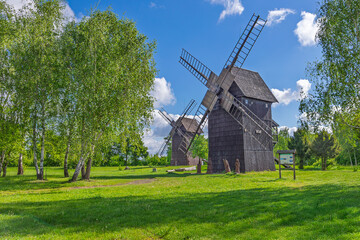 Serwacy i Pankracy - wiatraki koźlaki , Śmigiel, Wielkopolska
