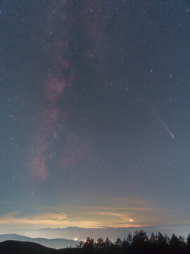 天の川と彗星と金星