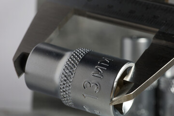 Ratchet wrench head and caliper 