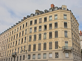 Obraz premium Typical neoclassical apartment builiding in the city of Lyon 