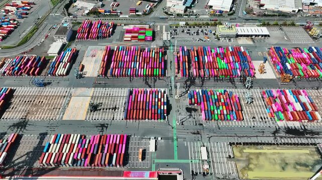 コンテナヤードの風景空撮