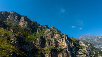 Obraz premium Rocky peaks of a mountain in summer.