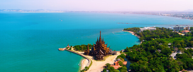 Obraz premium Aerial view panorama Pattaya with Sanctuary of Truth wooden temple Thailand.
