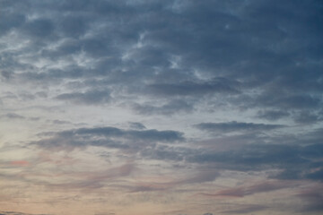 Pastel shades of the sky and clouds in the evening light create an atmosphere of coziness, relaxation, and romance. The photo is suitable for advertising sleep, comfort, and relaxation products.