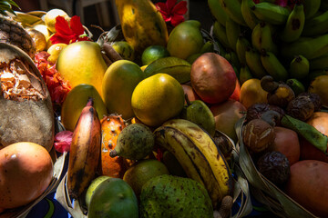 owoce tropikalne na targu w Kenii
