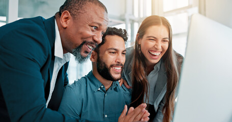 Obraz premium Business people, success and laptop in office, computer and email with b2b deal. Winning, employee and consulting agency with pc, celebration and achievement with profit growth, victory and promotion