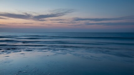 Obraz premium Serene Seascape Tranquil Ocean Waves at Sunset Long Exposure Photography