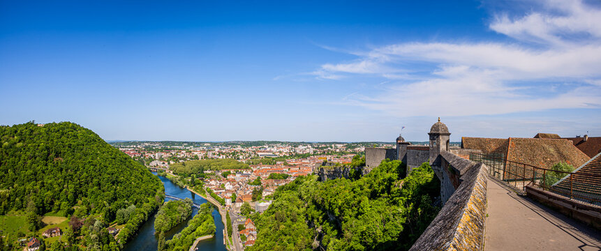 Panorama sur le Doubs et Besan&ccedil;on depuis la Citadelle, fortifications au dessus de Besan&ccedil;on en France