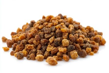 Obraz premium Close-up of a pile of irregularly shaped, textured brown sugar crystals with varied shades from light tan to dark brown on a bright white reflective surface, perfect for culinary
