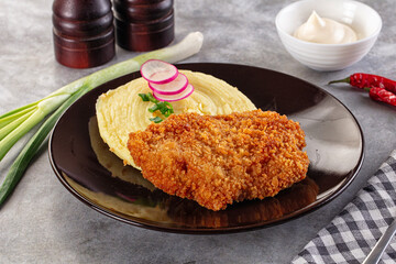 Chicken schnitzel with mashed potatoes