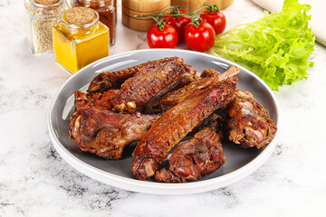 Roasted duck wings with sauce