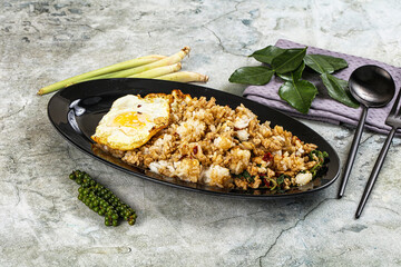 Rice with minced meat and basil