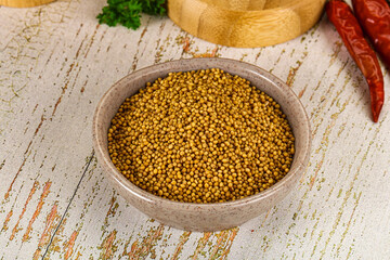 Dry mustard seeds in the bowl
