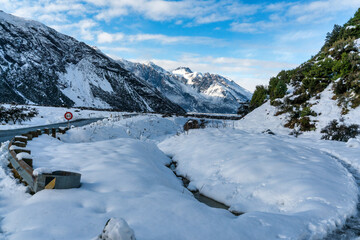 Fresh dump of snow on the way to Aoraki Mt Cook National Park