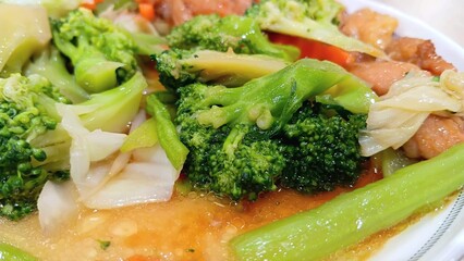 Stir Fried Broccoli and Sweet Chicken for Eating with Rice