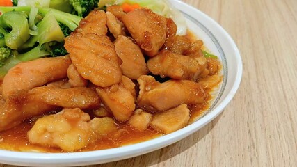 Stir Fried Broccoli and Sweet Chicken for Eating with Rice