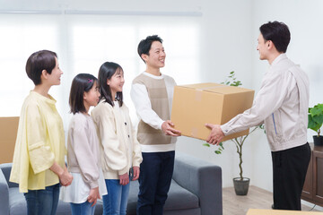 引越し業者と家族