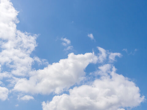 5月　昼の青空と雲38