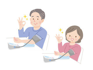 血圧を測るふくよかなミドル夫婦